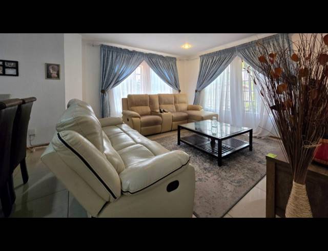 3 BEDROOM TOWNHOUSE FOR SALE IN BRACKENDOWNS